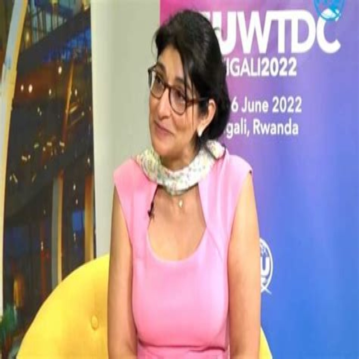 Aarti Holla-Maini Wiki, Age, Family, Biography & More » StarsUnfolded