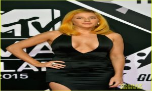 Ellie Goulding Debuts Bold Look at MTV EMAs