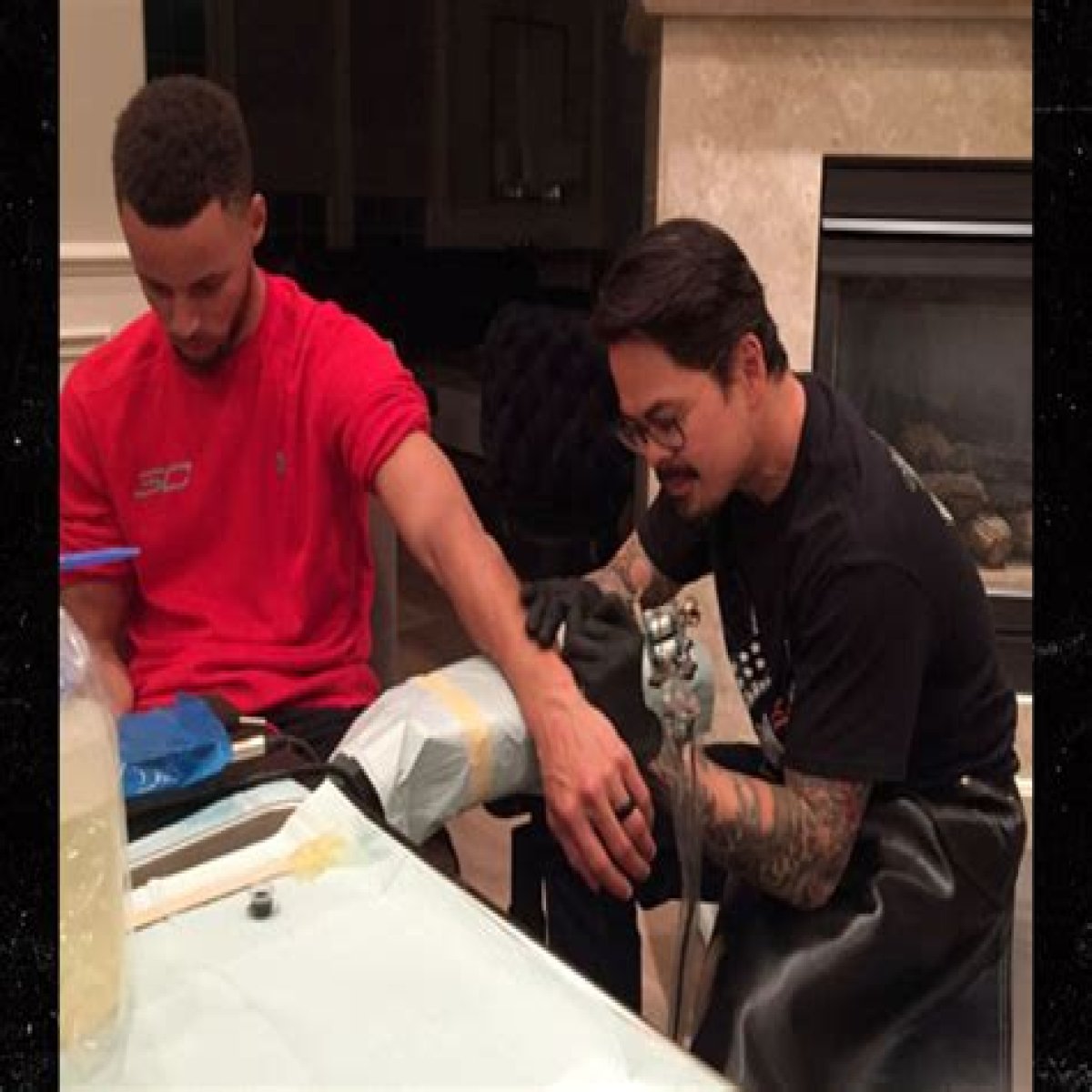 Steph Curry and Family Celebrate Championship With Private Tattoo Session
Steph Curry
Tattoo House Call
... After NBA Finals
Exclusive Details
6/14/2017 10:27 AM PT
